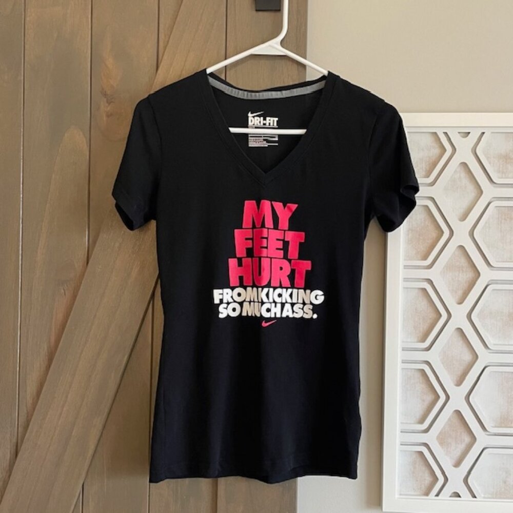Nike Dri Fit Womens Small Slim Fit Graphic Athletic Tee